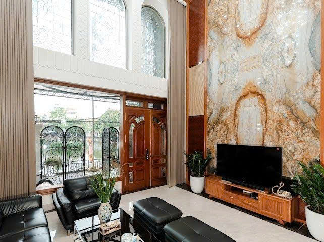 CỰC PHẨM VIEW TRỰC DIỆN MẶT HỒ - 7 TẦNG THANG MÁY - TRUNG TÂM LONG BIÊN - FULL NỘI THẤT CAO CẤP - GIAO DỊCH NGAY