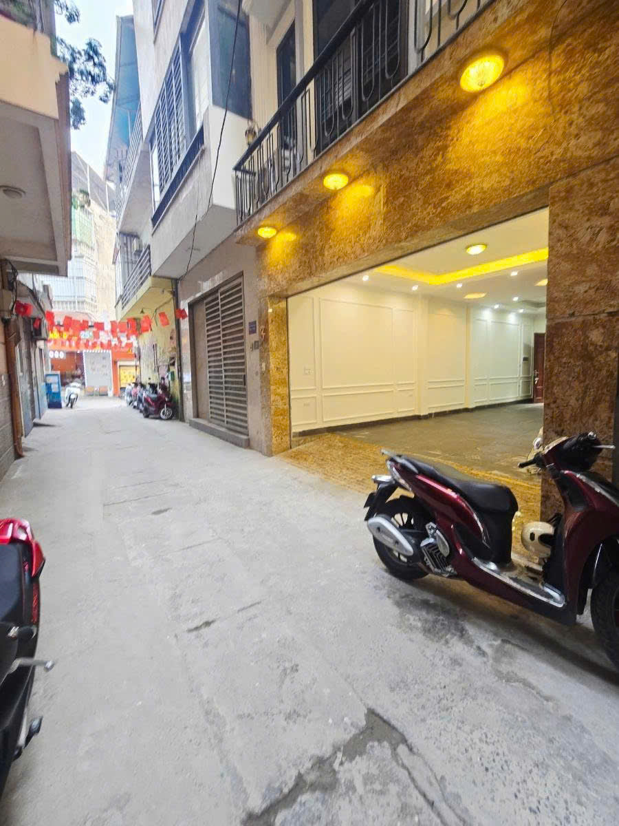 PHÂN LÔ, Ô TÔ, THANG MÁY NGUYỄN KHÁNH TOÀN 50M 7 TẦNG MẶT TIỀN 4,6M 22 TỶ