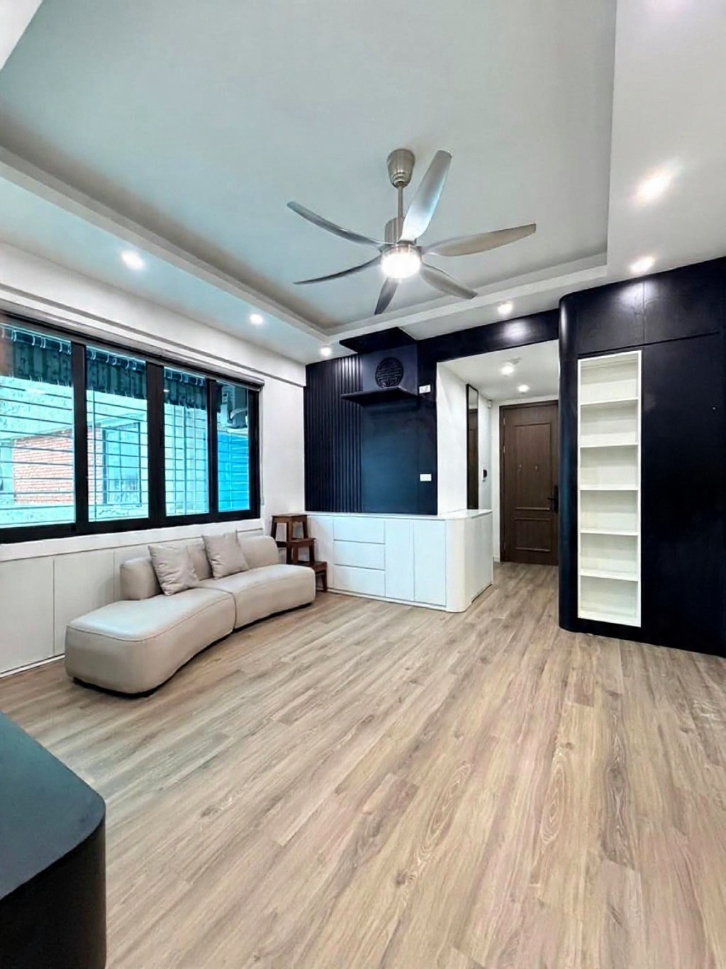 chung cư trần quý kiên cầu giấy DT 51m 2 ngủ full nội thất giá 5,1 tỷ