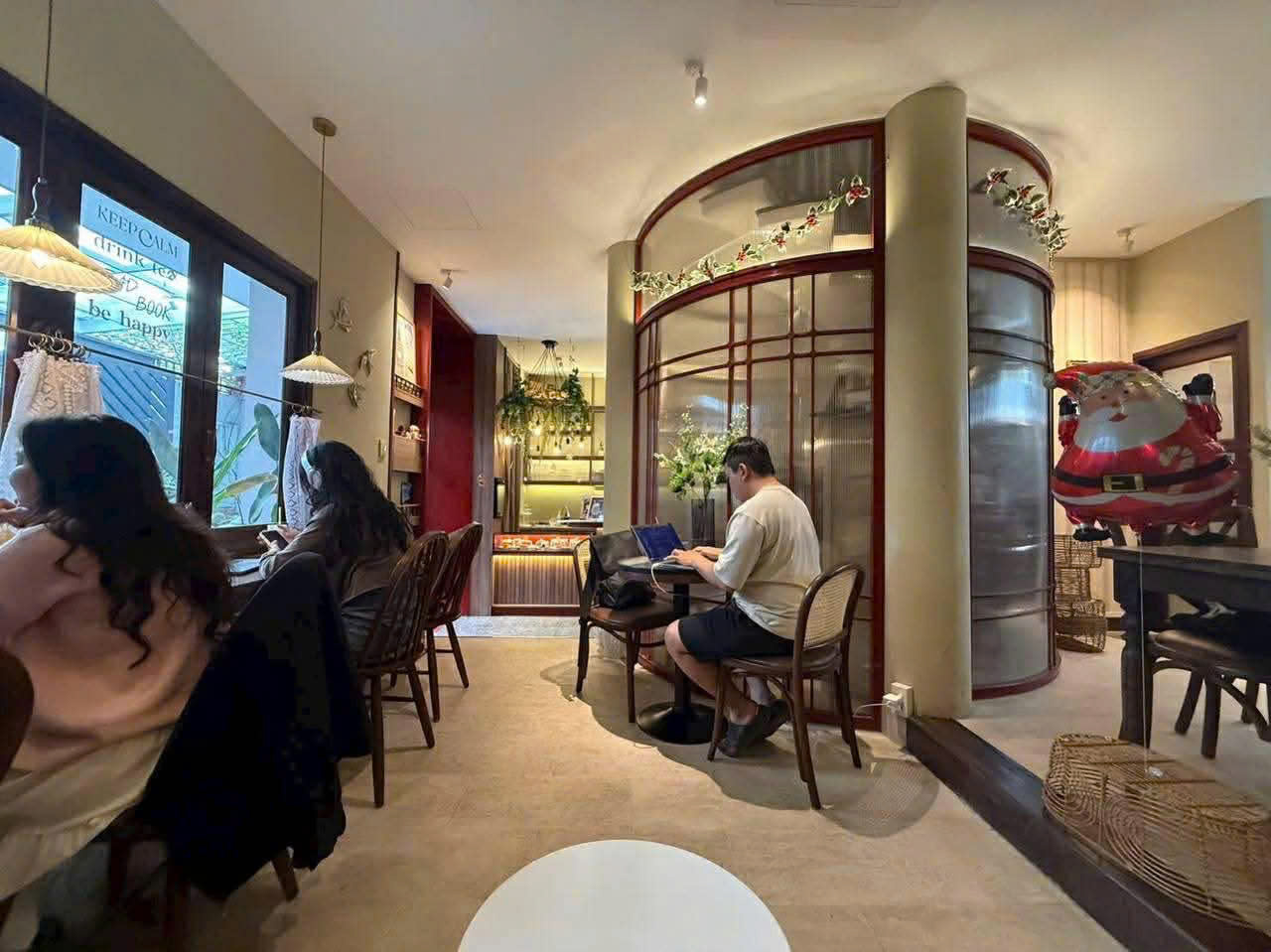 Nhà hiếm Thảo Điền, sát mặt tiền, ngang 8m, diện tích sổ 94m2, sẵn doanh thu, dưới 21 tỷ.