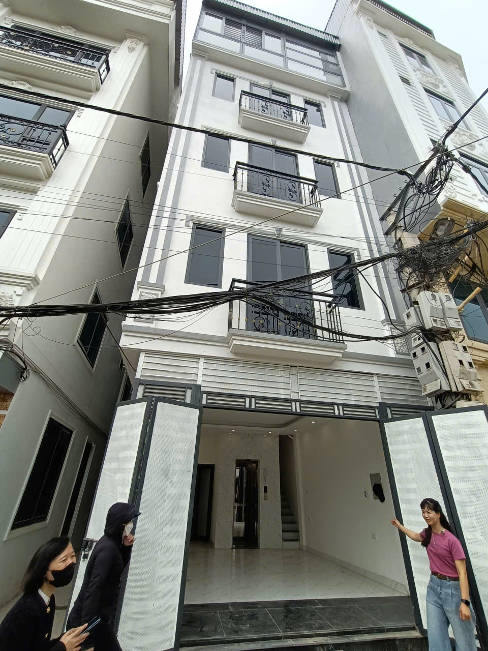 NHÀ MỚI TINH 5 TẦNG THANG MÁY Ô TÔ VÀO NHÀ CHỈ NHỈNH 8 TỶ