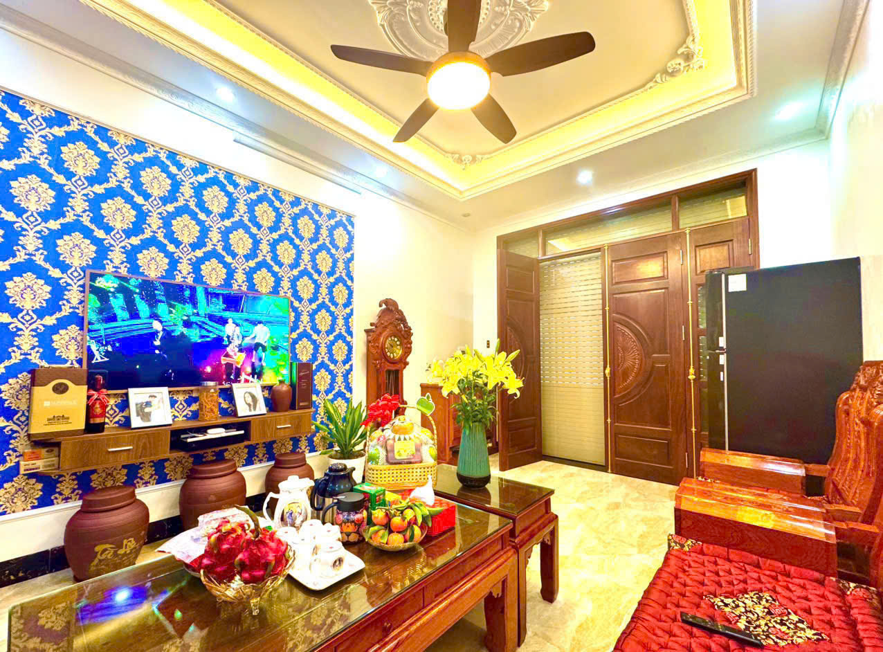 Hiếm! 8t hơn có nhà 38m2 vuông vắn không lỗi phong thủy, chỉ 50m ra mặt phố Kim Mã Thượng