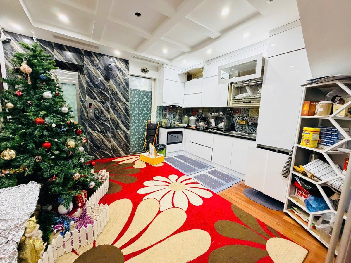 Bán Nhà Nguyễn Chánh. Cầu Giấy. Thang Máy. Ô Tô. Vỉa Hè. DT 60m2. MT 4.5m. Giá 39.8 Tỷ.