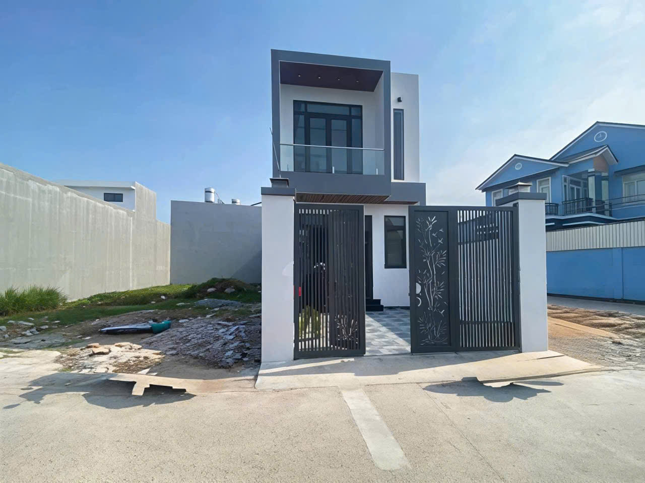 Nhà này e giảm giá kịch sàn còn có 2t550 bớt lộc cho khách thiện chí - Gần chợ mới Long Điền