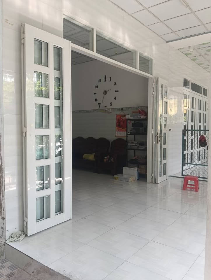 Do đổi chỗ ở nên cần bán nhanh nhà và đất tại Tân Thạch - Gần ngã tư huyện - Tặng nội thất