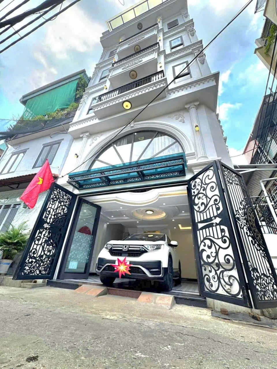 Cực hiếm - Lô góc 3 mặt thoáng Nguyễn Văn Linh - Ô tô vào nhà. Thang máy - 11.X tỷ - 6 tầng