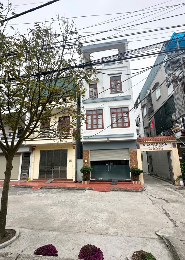 Nhà lô góc 4 tầng - Ở ngay - Nội thất mới, hiện đại, 3 phòng ngủ - Đường 3 ô tô tránh