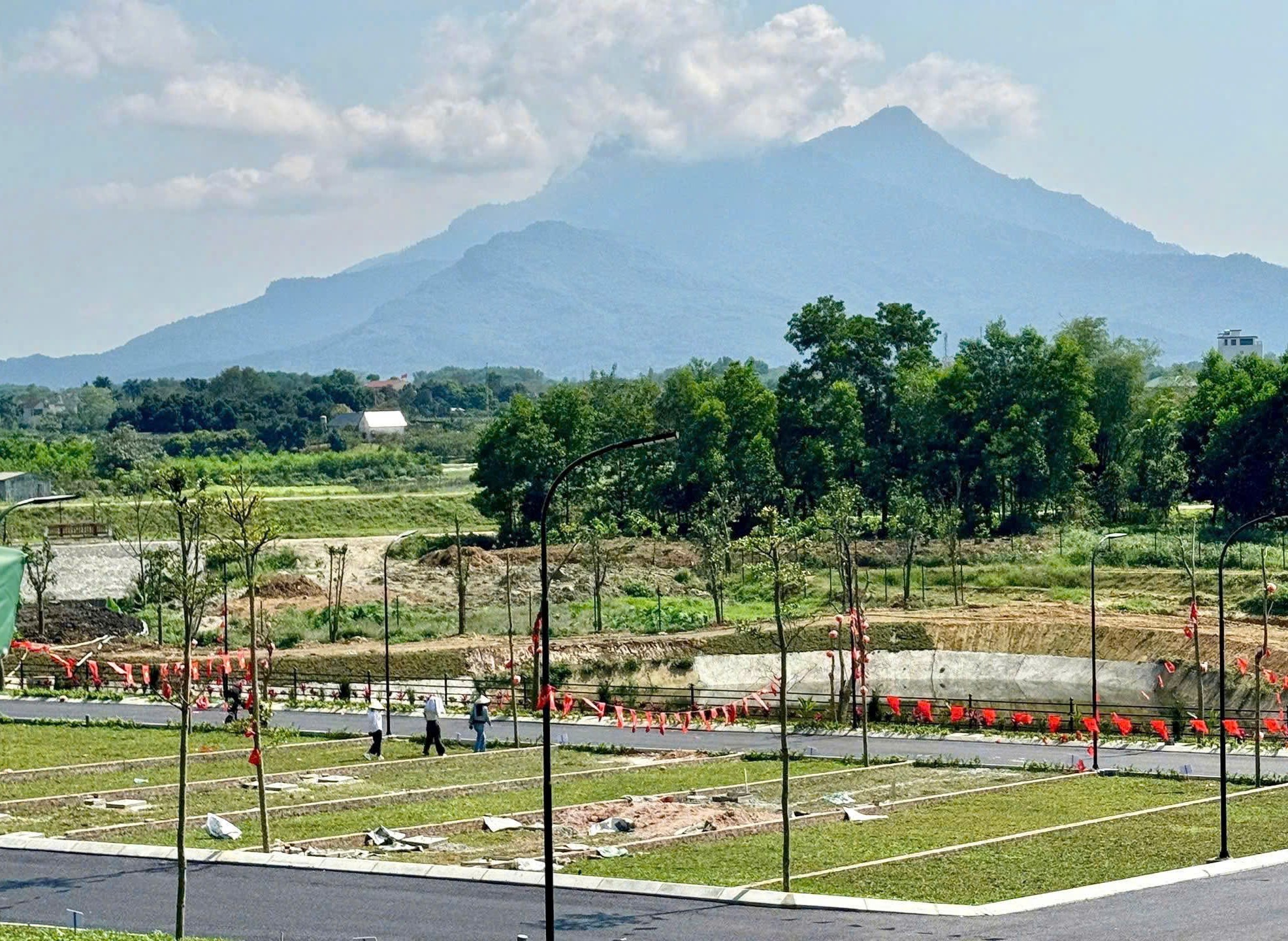 Đất ba vì 110m2 mặt tiền 7m view núi tản và sát suối hai chỉ hơn 1 tỷ