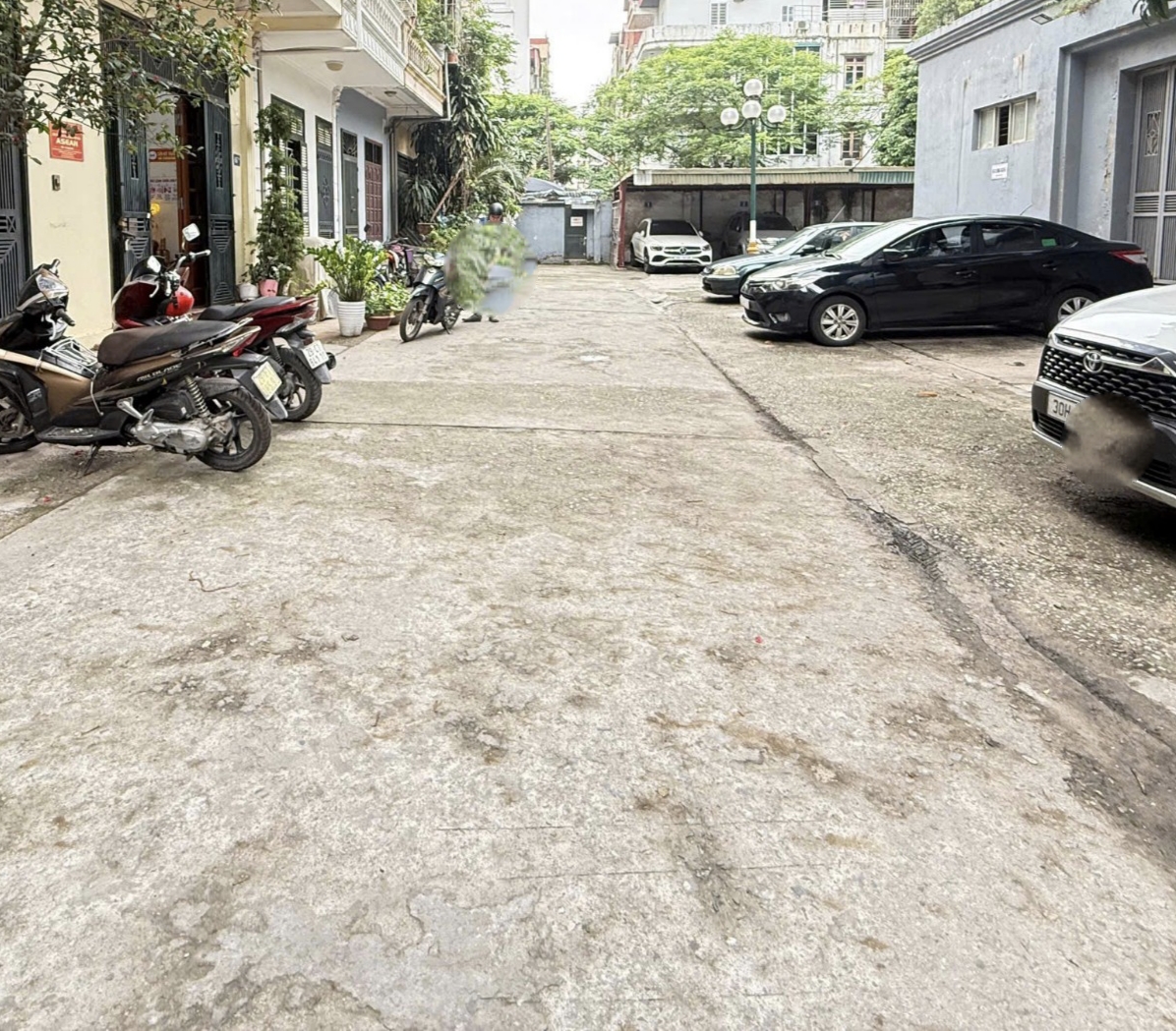 HOÀNG QUỐC VIỆT - PHÂN LÔ - ÔTÔ TRÁNH - MẶT TIỀN RỘNG