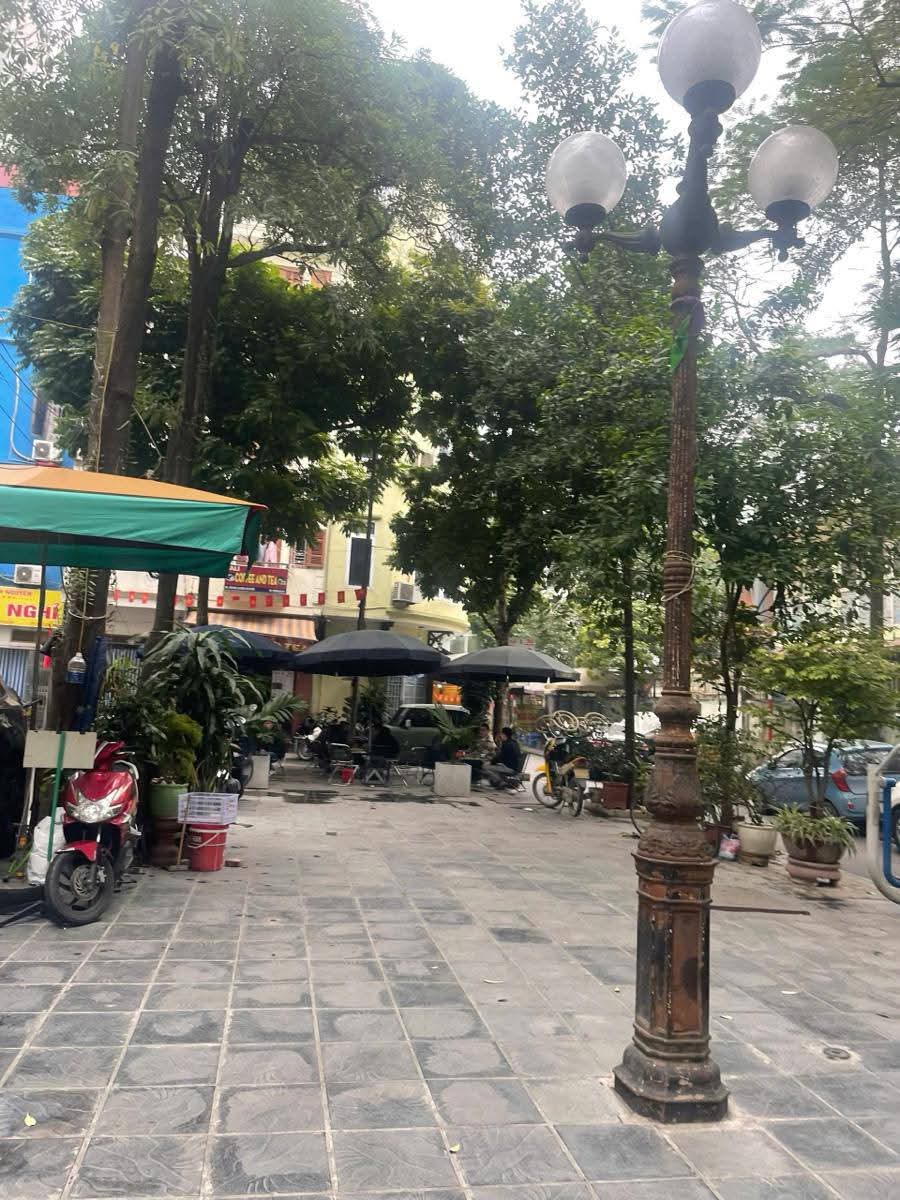 TRUNG KÍNH - NGUYỄN CHÁNH - ÔTÔ TRÁNH - VỈA HÈ - VIEW CỰC THOÁNG