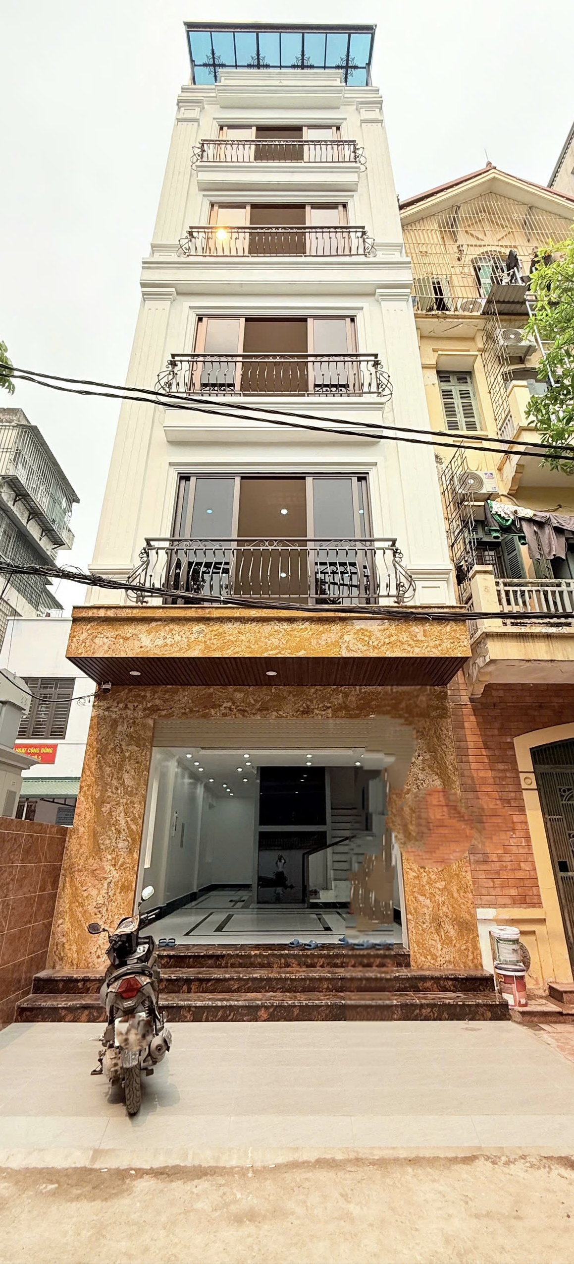 MAI DỊCH - ÔTÔ TRÁNH ĐỖ - VỈA HÈ - THANG MÁY