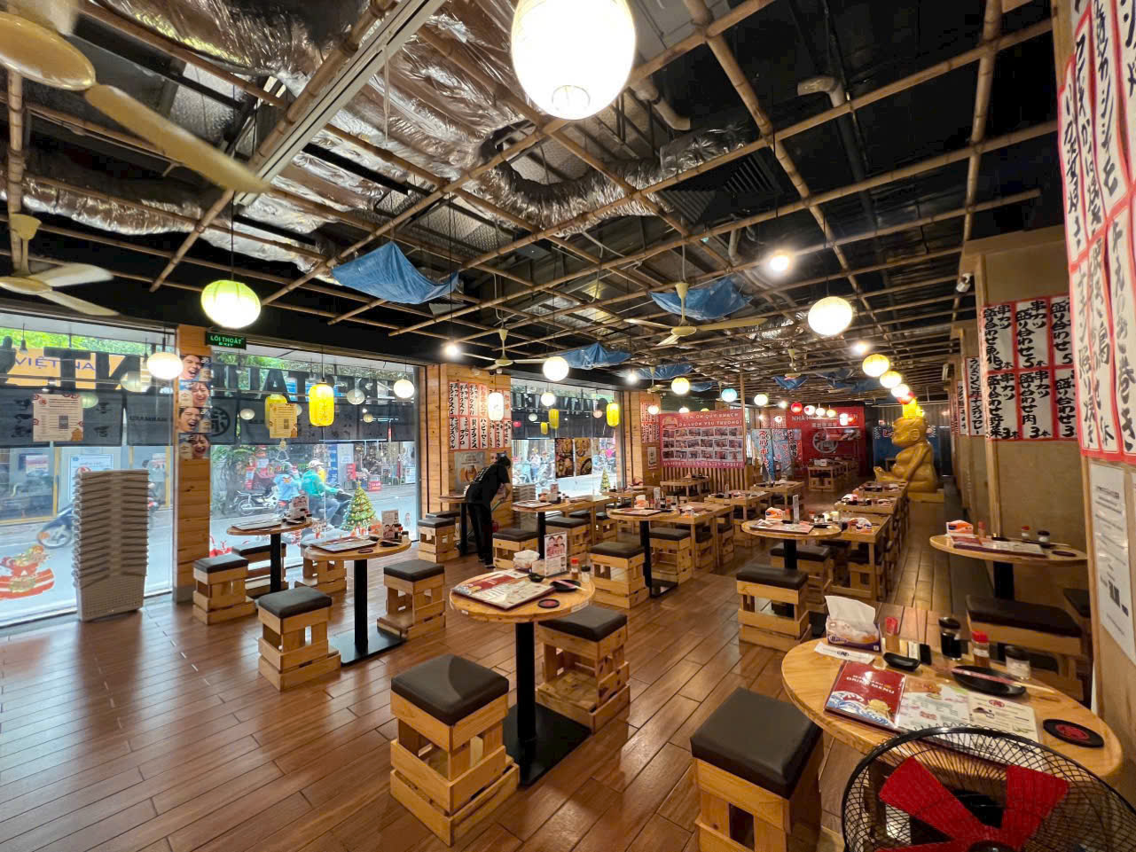 Cho thuê nhà mặt phố Đội Cấn DT 400m2, Mặt tiền: 30m, Giá:160tr/tháng.LH:Mr Sơn 0968392334
