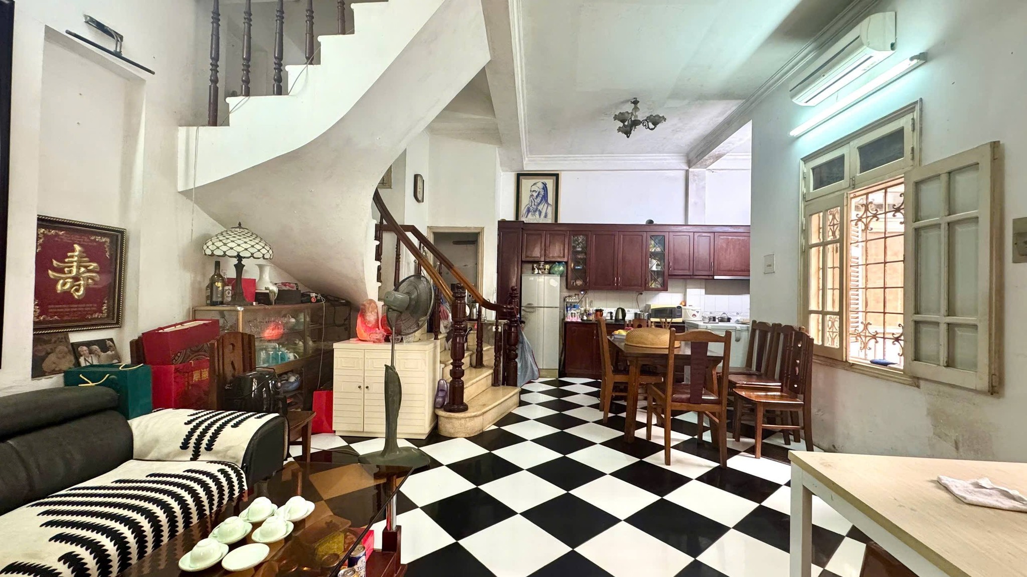 Siêu hiếm! Bán nhà Lý Nam Đế 60m2, 4 tầng, mặt tiền 12m, giá 30.5 tỉ, ô tô tránh, kinh doanh tốt