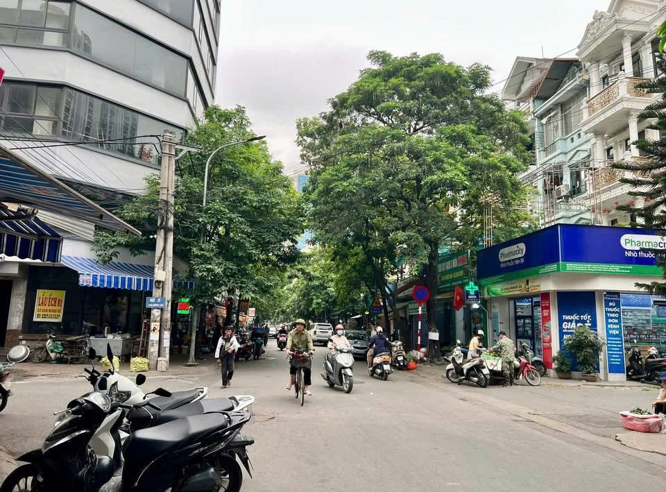 Bán Siêu Phẩm Mặt phố Dương Lâm, mặt chợ, Văn Quán, Hà Đông. KD Sầm Uất, 106m,32.5 tỷ. Nhà mới, đẹp, cạnh trường THCS Văn Quán, trường Nguyễn Du