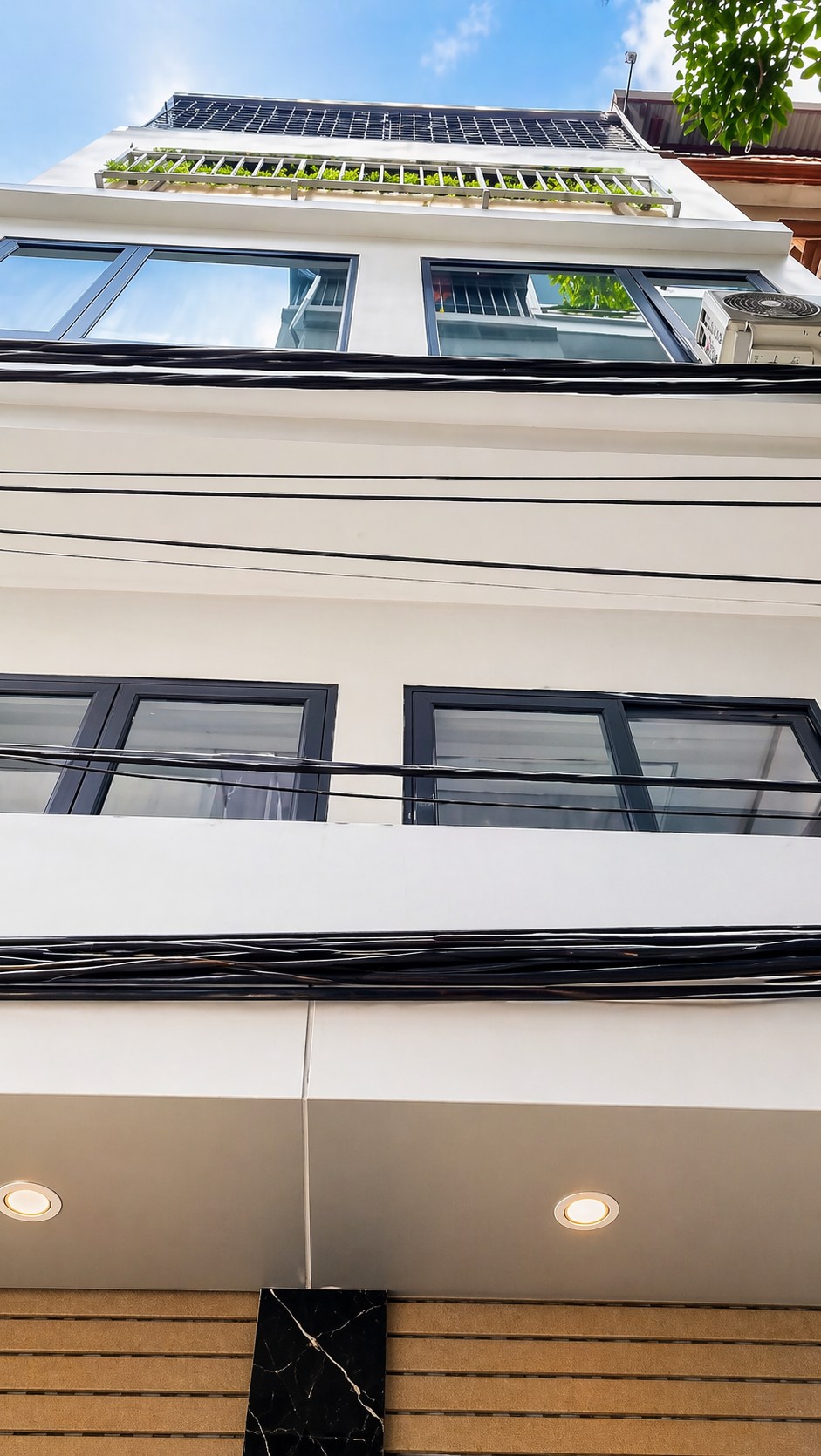 GIA ĐÌNH CẦN BÁN GẤP NHÀ 5 TẦNG PHỐ GIÁP BÁT