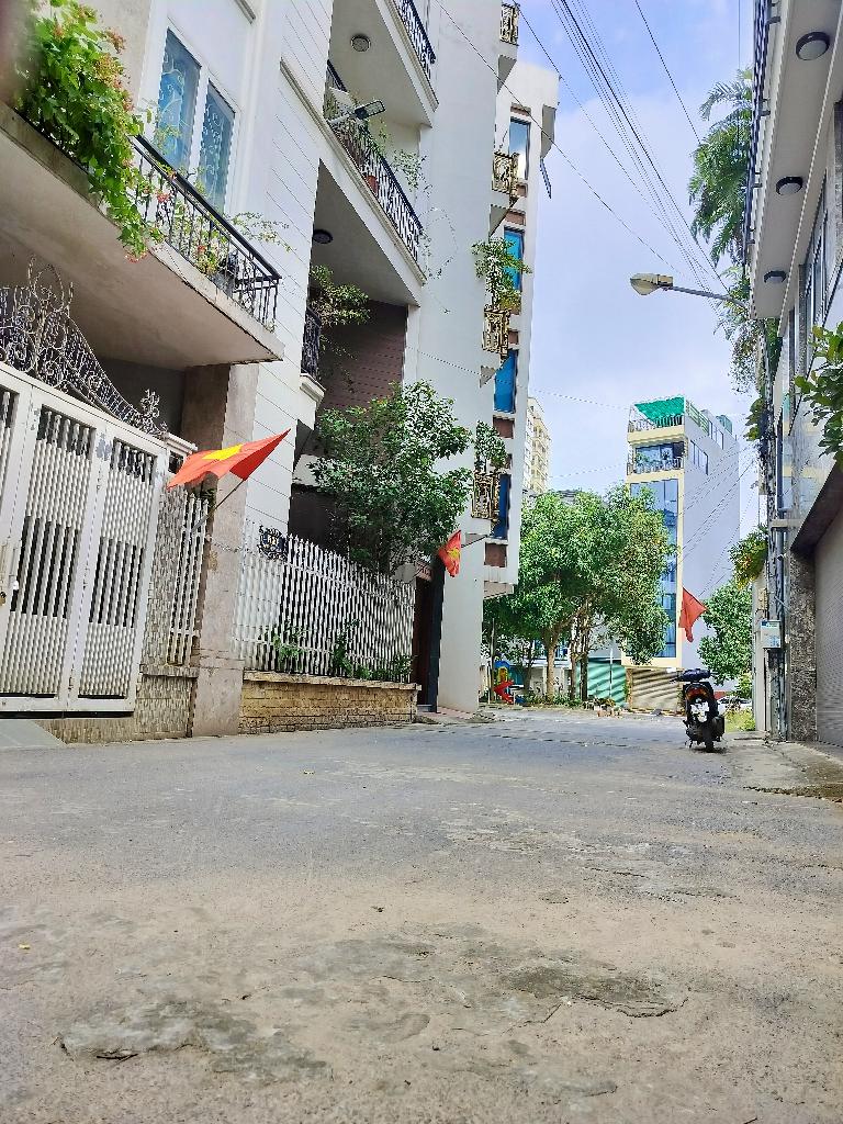 BÁN NHÀ ĐẰNG CẤP THƯỢNG LƯU - HÀNG XÓM-TOÀN QUAN CHỨC CHÍNH PHỦ - CỰC HIẾM NHÀ BÁN! - Lô góc, 2 mặt ngõ ô tô tránh, khu phân lô Quân đội, hàng xóm toàn qua
