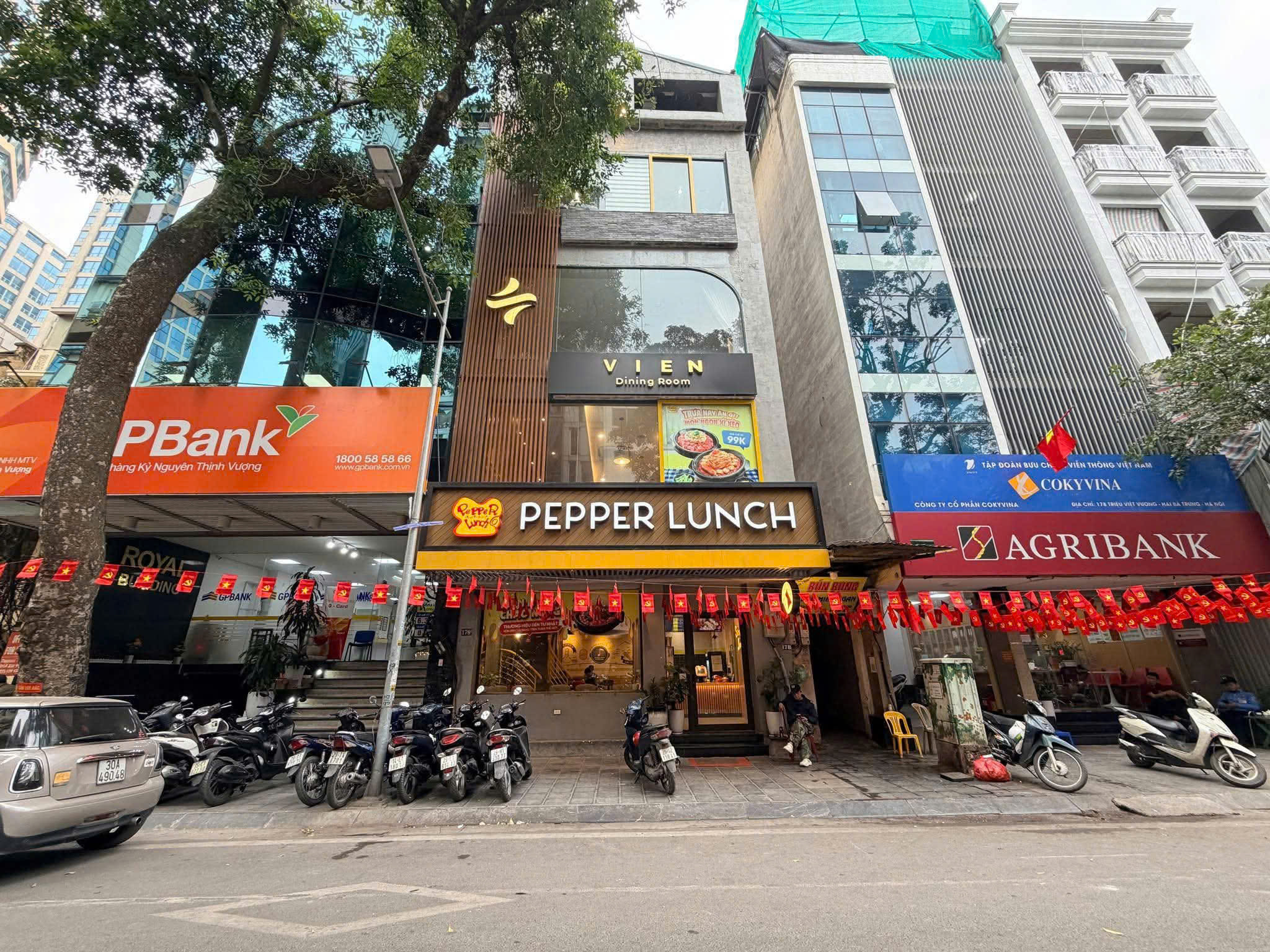 CHO THUÊ NHÀ PHỐ HOÀNG QUỐC VIỆT CẦU GIẤY HÀ NỘI Diện tích: 160m x 5 tầng thang máy Mặt tiền: 10m