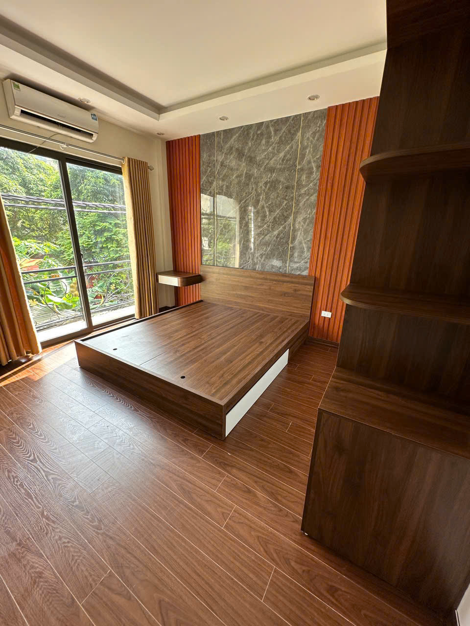 Bán nhà mặt ngõ Đa Sỹ 32m2 - kinh doanh tốt - ô tô 7 chỗ qua cửa - nhỉnh 8 tỷ