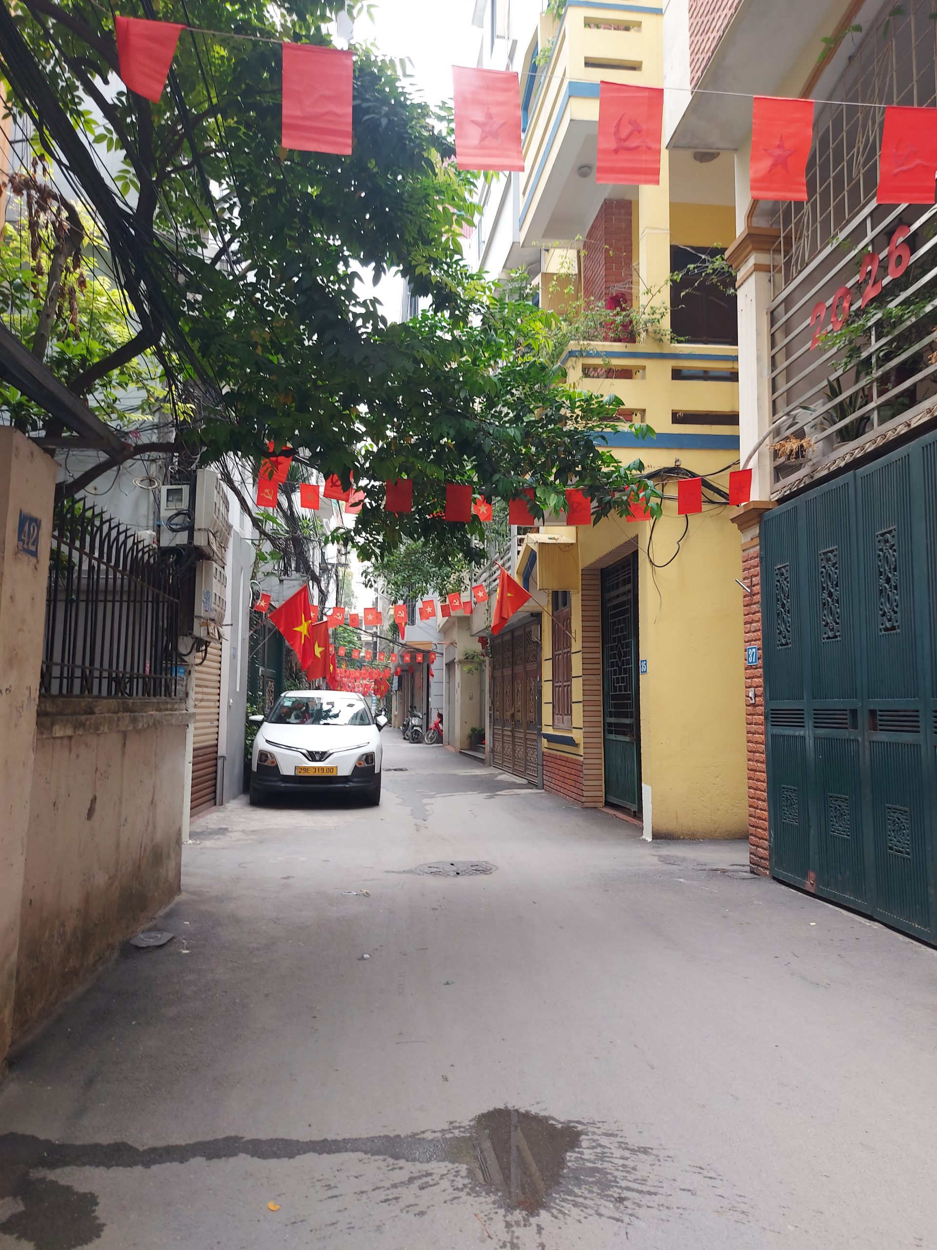 LẠC LONG QUÂN - Ô TÔ TRÁNH - KINH DOANH ĐỈNH - MẶT TIỀN ĐẸP - NHÀ DÂN XÂY - TỔNG 8 NGỦ - NÓI KHÔNG VỚI QUY HOẠCH- GIÁ 16.7 TỶ ,,