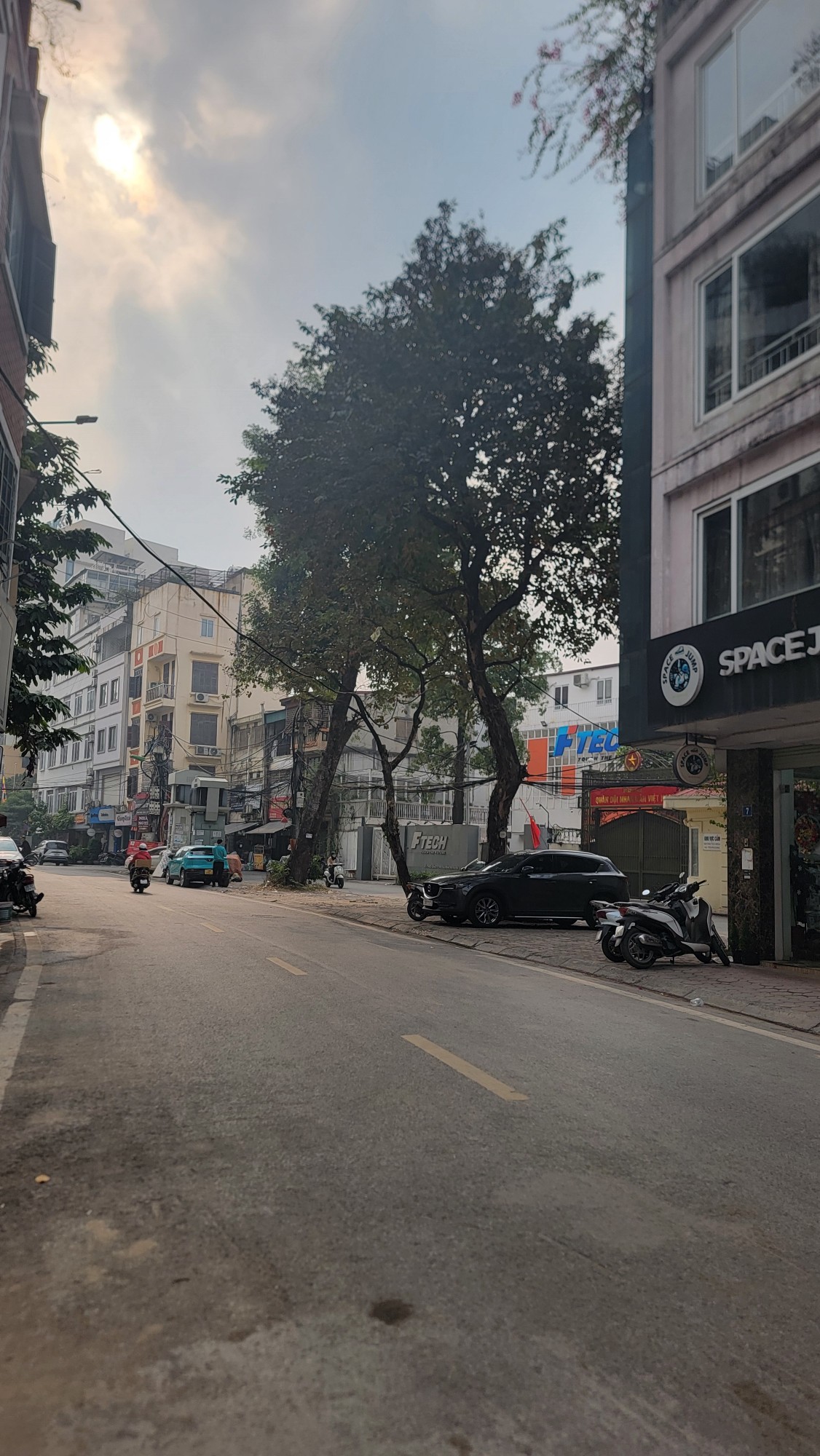 BÁN NHÀ MẶT PHỐ HY QUANG-6 TẦNG THANG MÁY-TT ĐỐNG ĐA -GẦN HỒ HOÀNG CẦU-UỶ BAN-ĐƯỜNG SẮT TRÊN CAO-PHÙ HỢP KD THỜI TRANG-SPA-VP