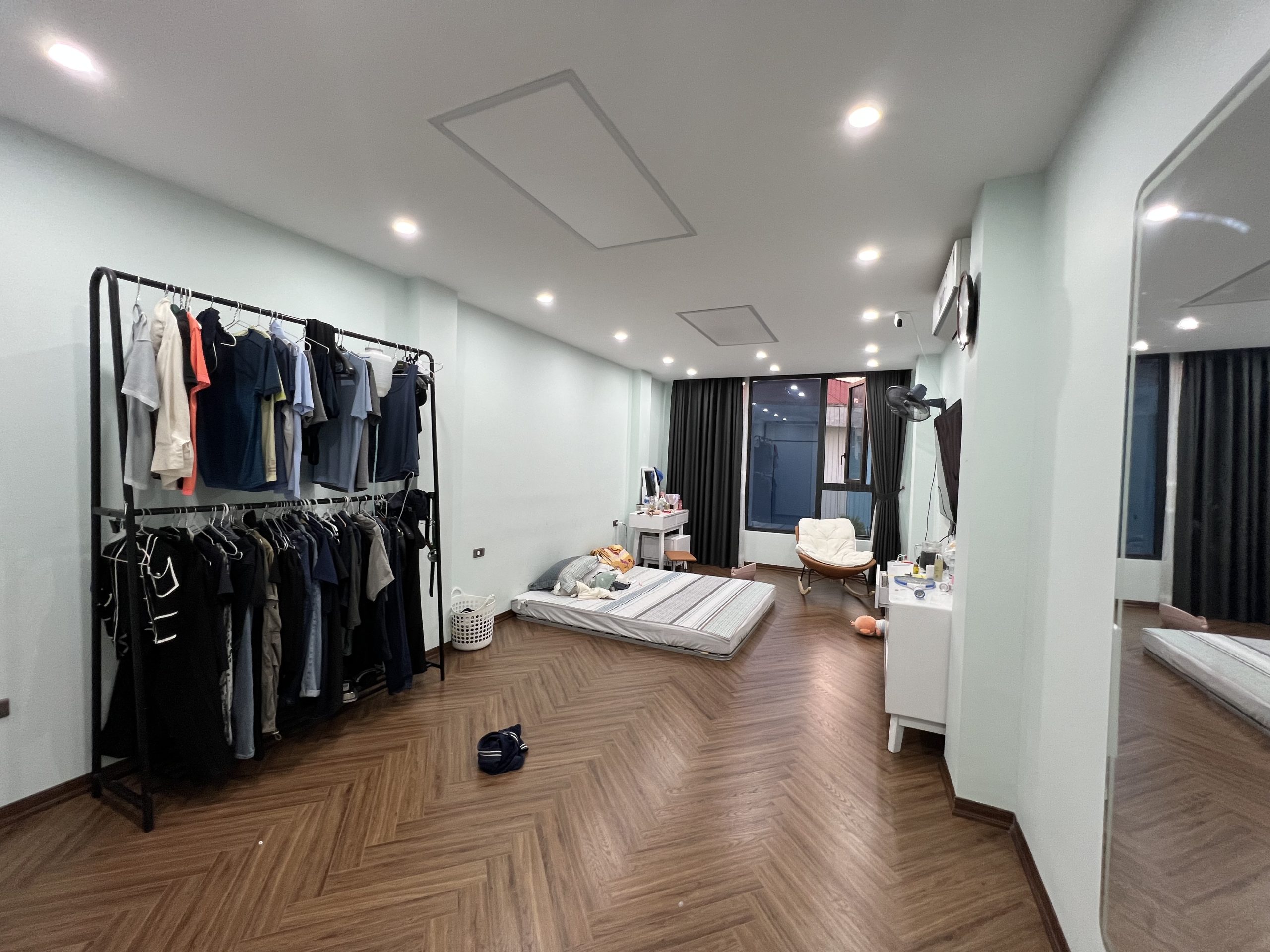 Bán nhà Phân lô VIP, vị trí đắc địa. 2 mặt ngõ trước sau, thoáng vĩnh viễn.Đường trước nhà 2 ô tô tránh nhau, vỉa hè, kinh doanh đa dạng mọi loại hình.