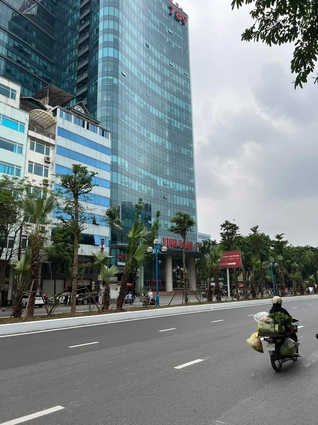 SIÊU PHẨM 10 TẦNG - HOÀNG QUỐC VIỆT - CẦU GIẤY