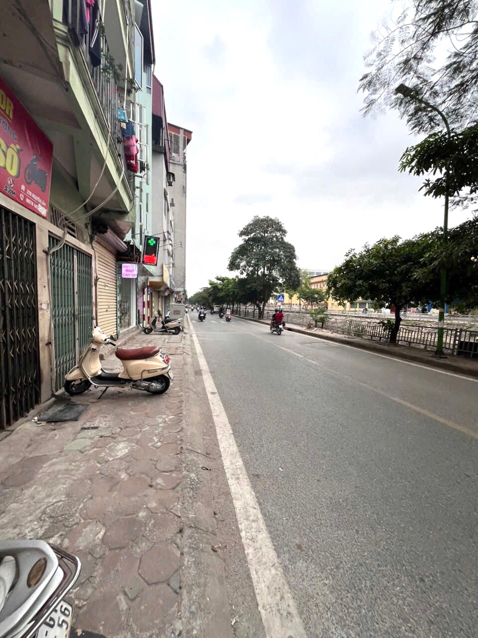 BÁN NHÀ MẶT PHỐ NGUYỄN LÂN - CÁCH ĐÚNG 1 NHÀ RA PHỐ -PHÂN LÔ CÁN BỘ - Ô TÔ VÀO NHÀ - VỈA HÈ 3M - KINH DOANH ĐA DẠNG - HÀNG XÓM CÁN BỘ DÂN TRÍ CAO - PHÙ HỢP KHÁCH M