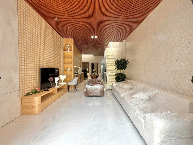 Bán nhà Trần Đình Tri 70m2 2 tầng 2 mê đúc full nội thất giá 4.88 tỷ sát biển