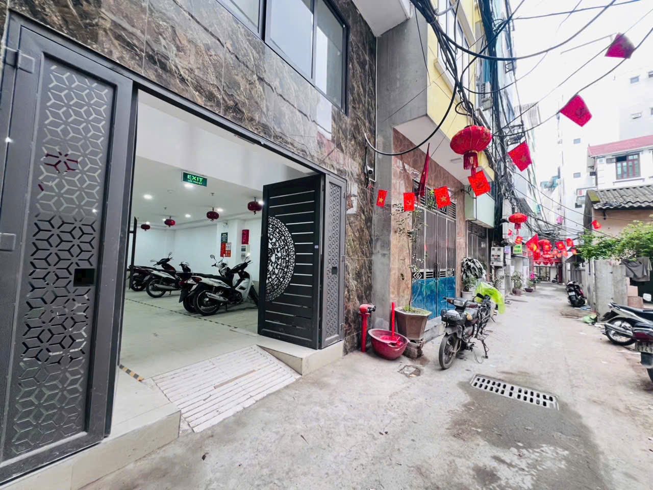 BÁN TÒA NHÀ CHDV ĐƯỜNG LÊ QUANG ĐẠO. 7 TẦNG. THANG MÁY. 27 PHÒNG KHÉP KÍN.