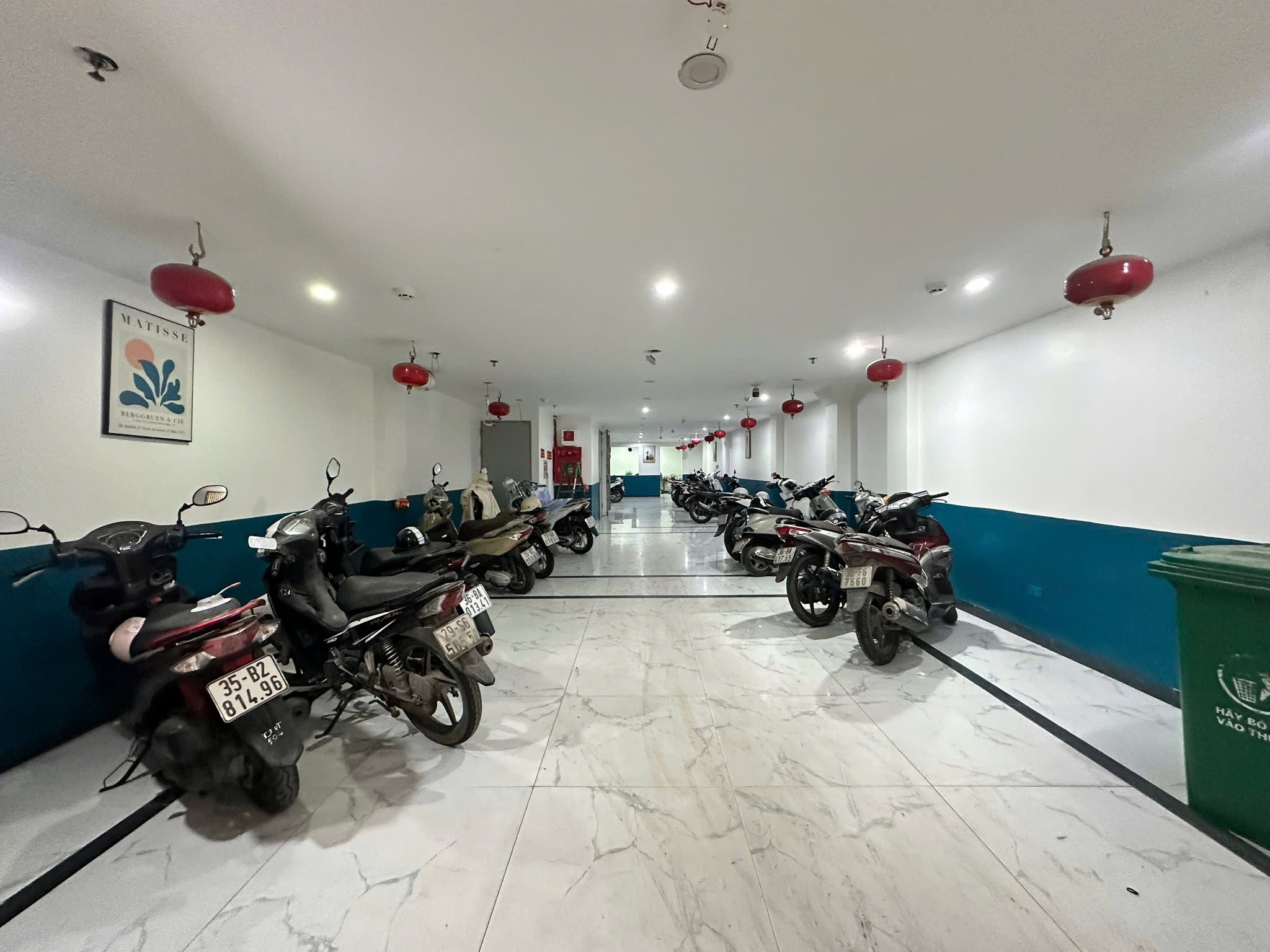 BÁN TÒA NHÀ CHDV ĐƯỜNG NGUYỄN NGỌC VŨ. 160M2 - 7 TẦNG. THANG MÁY.
