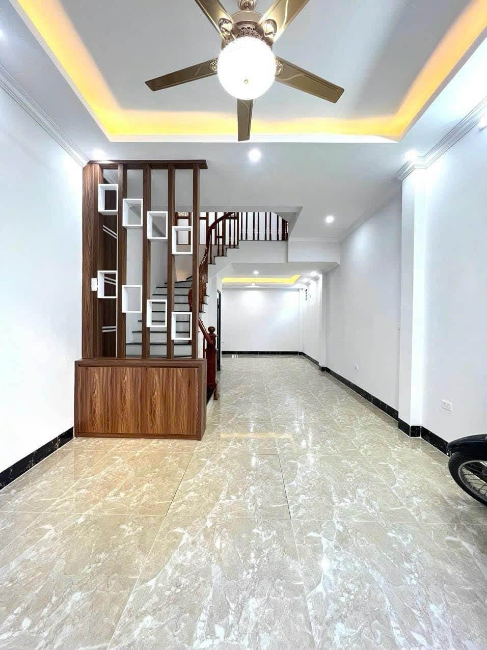 Bán NHÀ PHỐ THẠCH BÀN – NGÕ THÔNG TỨ TUNG – Ô TÔ CHẠY QUA CỬA VÈO VÈO 6.2 TỶ