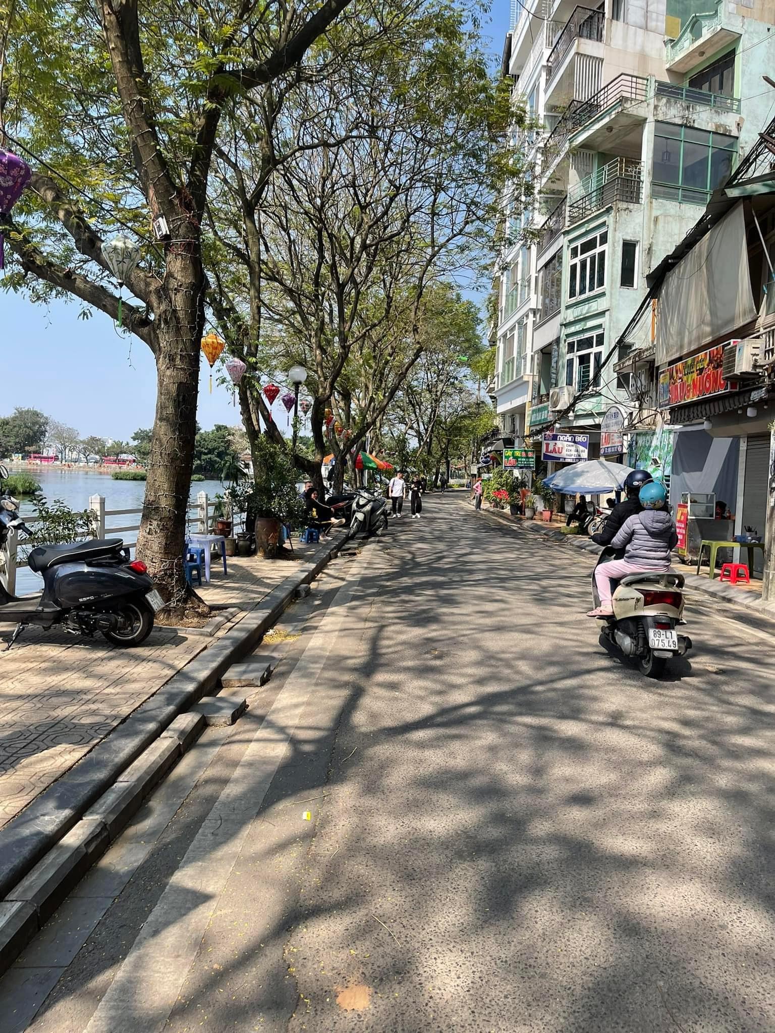 Bán nhà mặt phố Trúc Bạch, View hồ, ô tô tránh, lô góc 2 mặt phố, khu hiếm nhà bán. Giá 45 tỷ