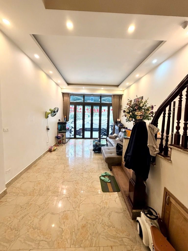 Bán nhà đẹp Hồng Tiến- Sát Phố- Ngõ thông- Dân Xây- Full NT- Ô tô- 2 thoáng 55m 5 tầng 13,x tỷ(TL)