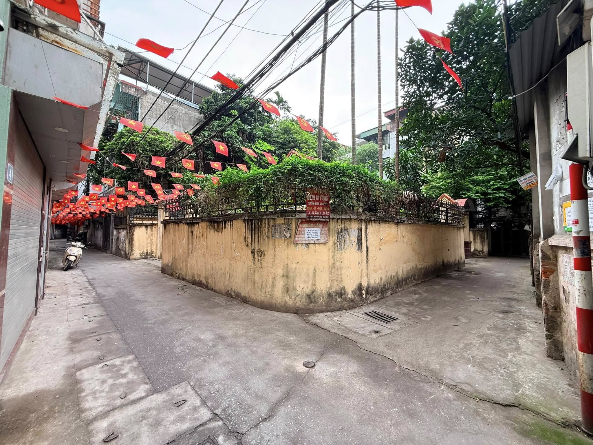BÁN MẢNH ĐẤT ĐƯỜNG VŨ TÔNG PHAN. GẦN NGÃ TƯ SỞ. 304M2. MT 15M.