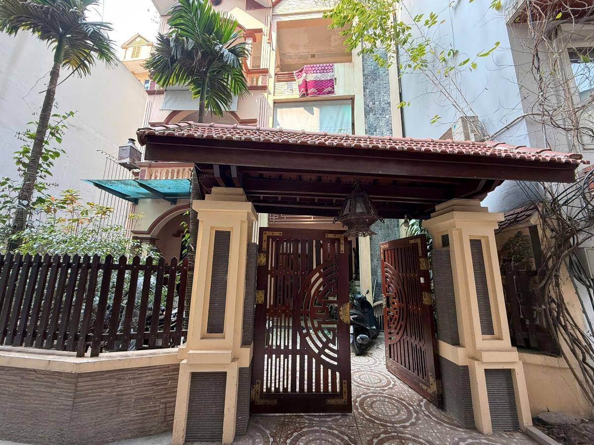 BÁN NHÀ ĐƯỜNG CẦU DIỄN. 180M2 - 4 TẦNG. MT 9,2M.