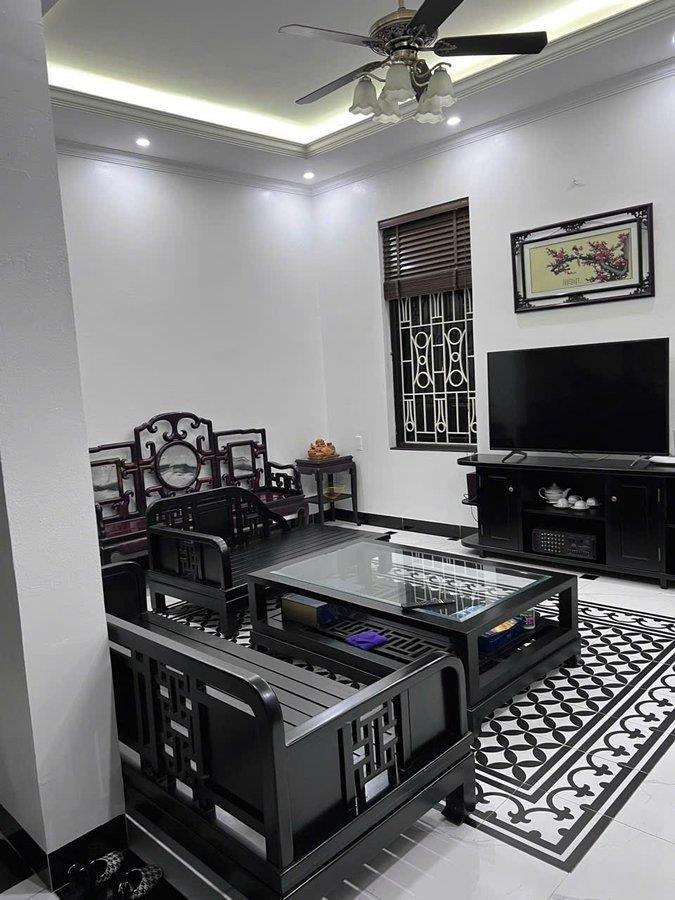 Bán nhà Lạc Long Quân gara Oto dân xây ở ngay 60m 16.8 tỷ
