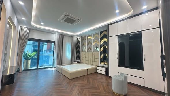Bán nhà Giang Văn Minh, ô tô, 50m2, nhà đẹp ở ngay, chỉ 18 tỷ
