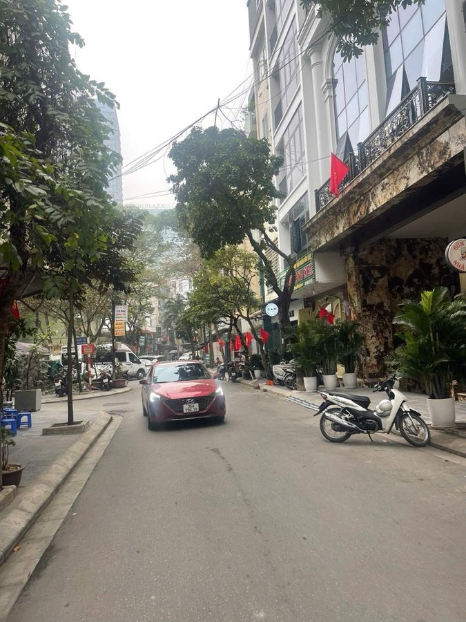 BÁN NHÀ PHÂN LÔ TÚ MỠ - CẦU GIẤY - Ô TÔ TRÁNH - VỈA HÈ - KINH DOANH ĐỈNH - 6 TẦNG CHẮC CHẮN