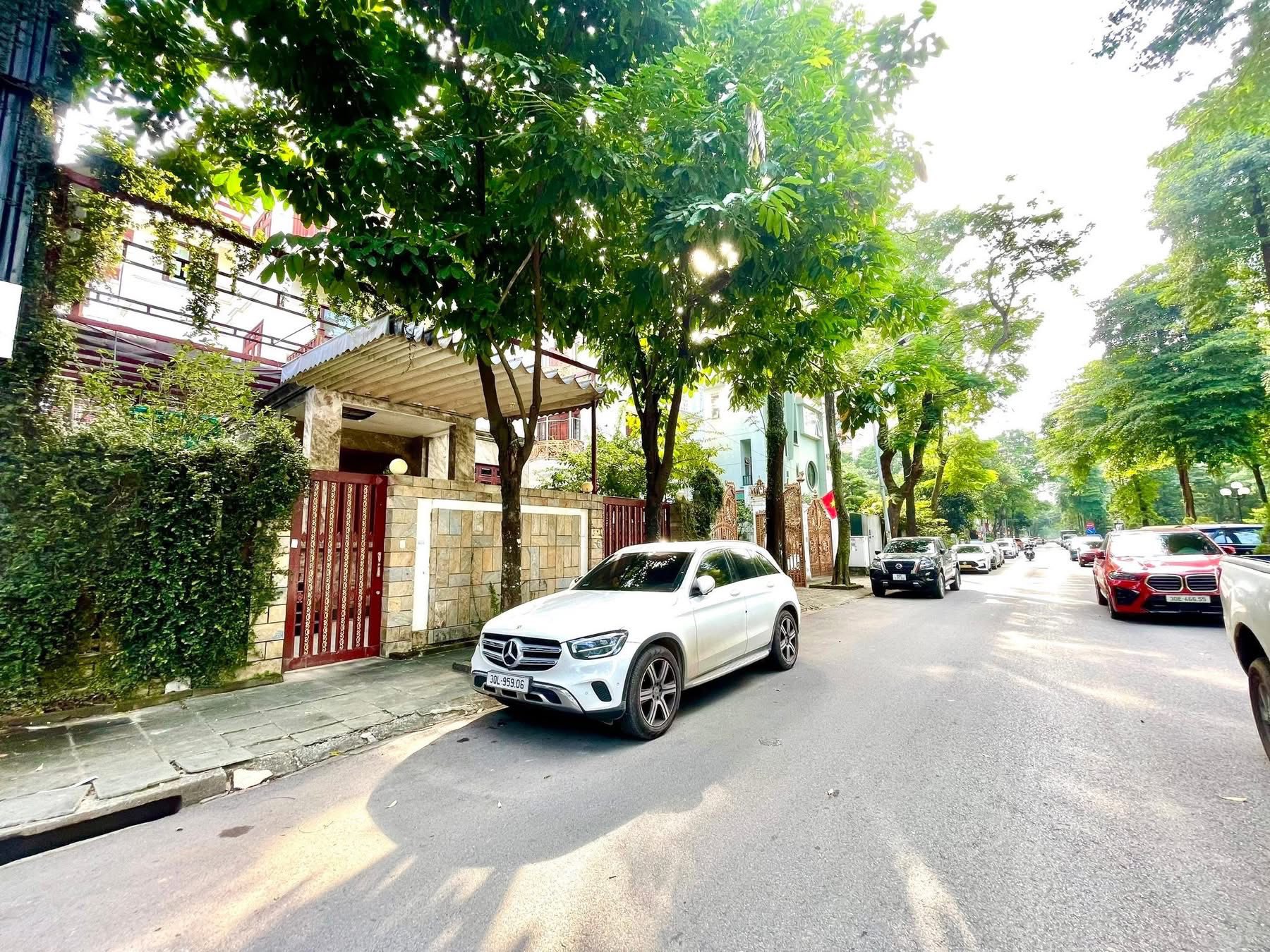 BÁN BIỆT THỰ KĐT BÁN ĐẢO LINH ĐÀM. 254M2 - 4 TẦNG. MT 12.5M.