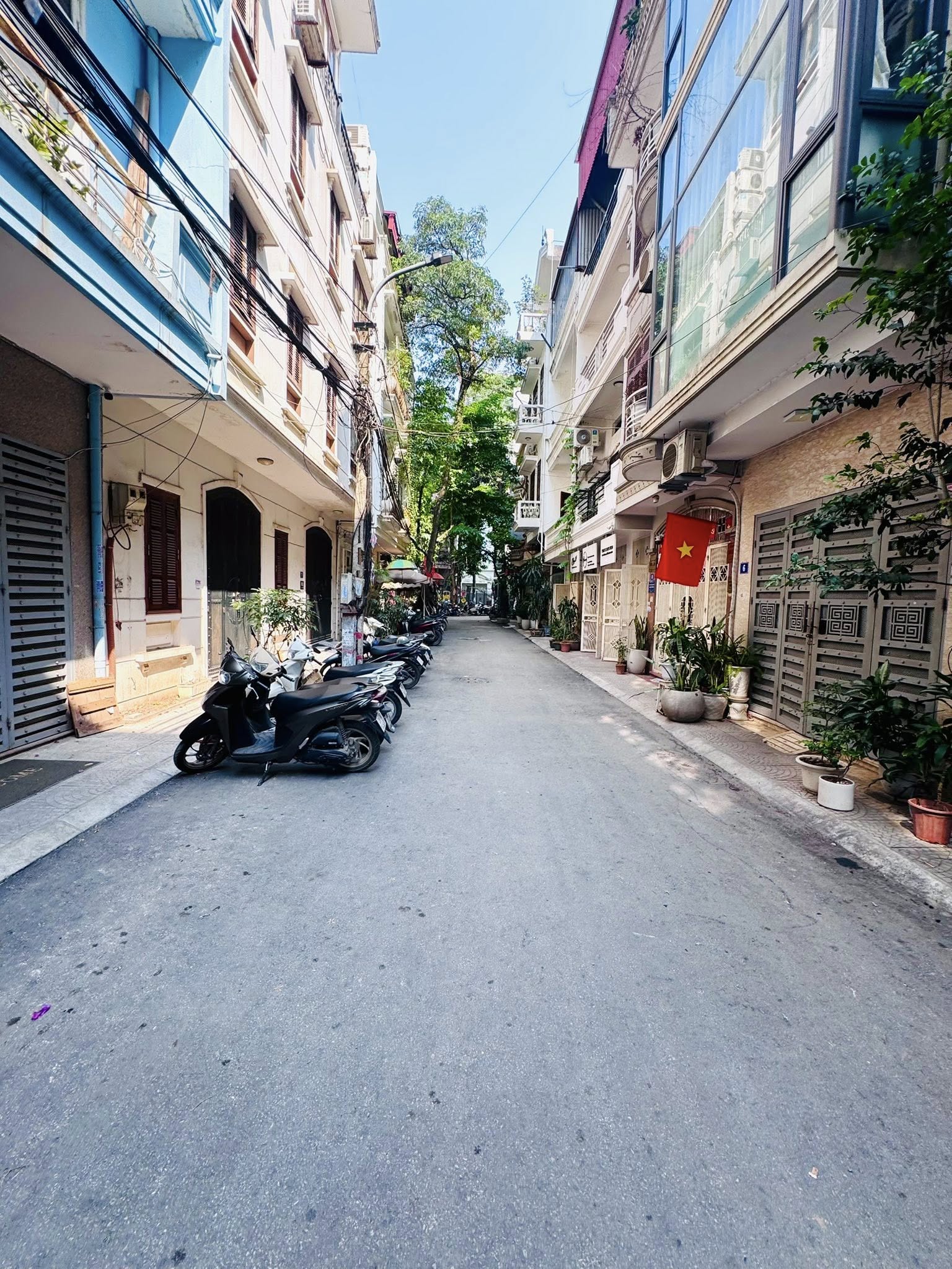NHÀ PHỐ TRẦN QUANG DIỆU. 90M2 - 4 TẦNG. MT 9.7M. GARA Ô TÔ.
