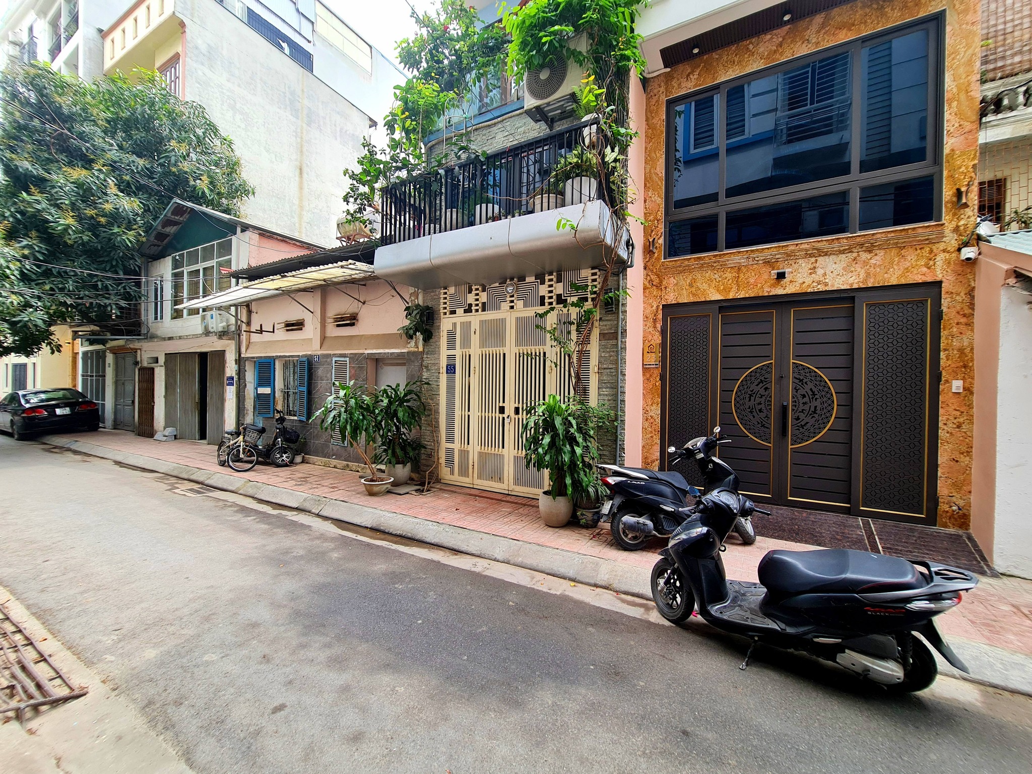 NHÀ PHÂN LÔ ĐƯỜNG HOÀNG ĐẠO THÀNH. 8 TẦNG. THANG MÁY. GARA Ô TÔ.
