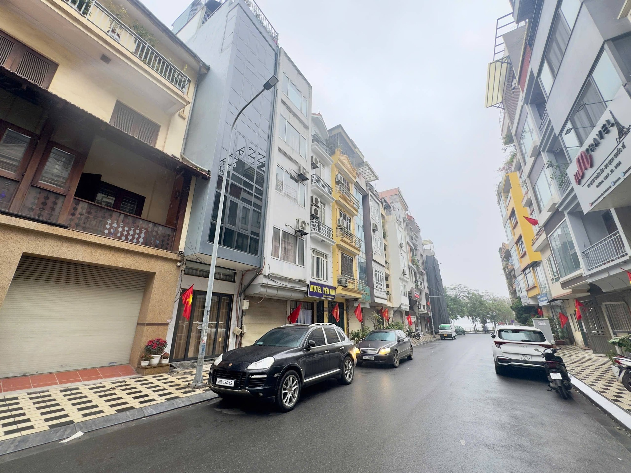 Bán Đất 100m - 9.5m.Mặt Tiền.( Lạc Long Quân ) Tây Hồ