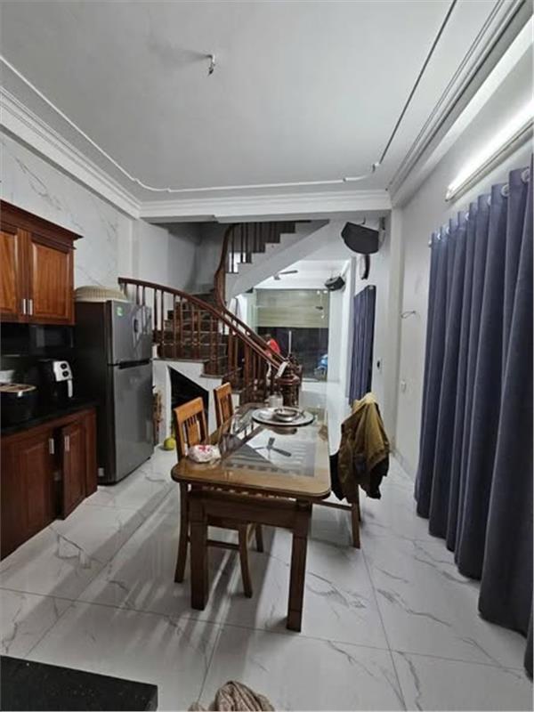 BÁN NHÀ KHU VỰC LÕI SÀI ĐỒNG - 4 TẦNG 3 NGỦ 37 M2 - Ô TÔ GẦN CHỈ - 4.7 TỶ