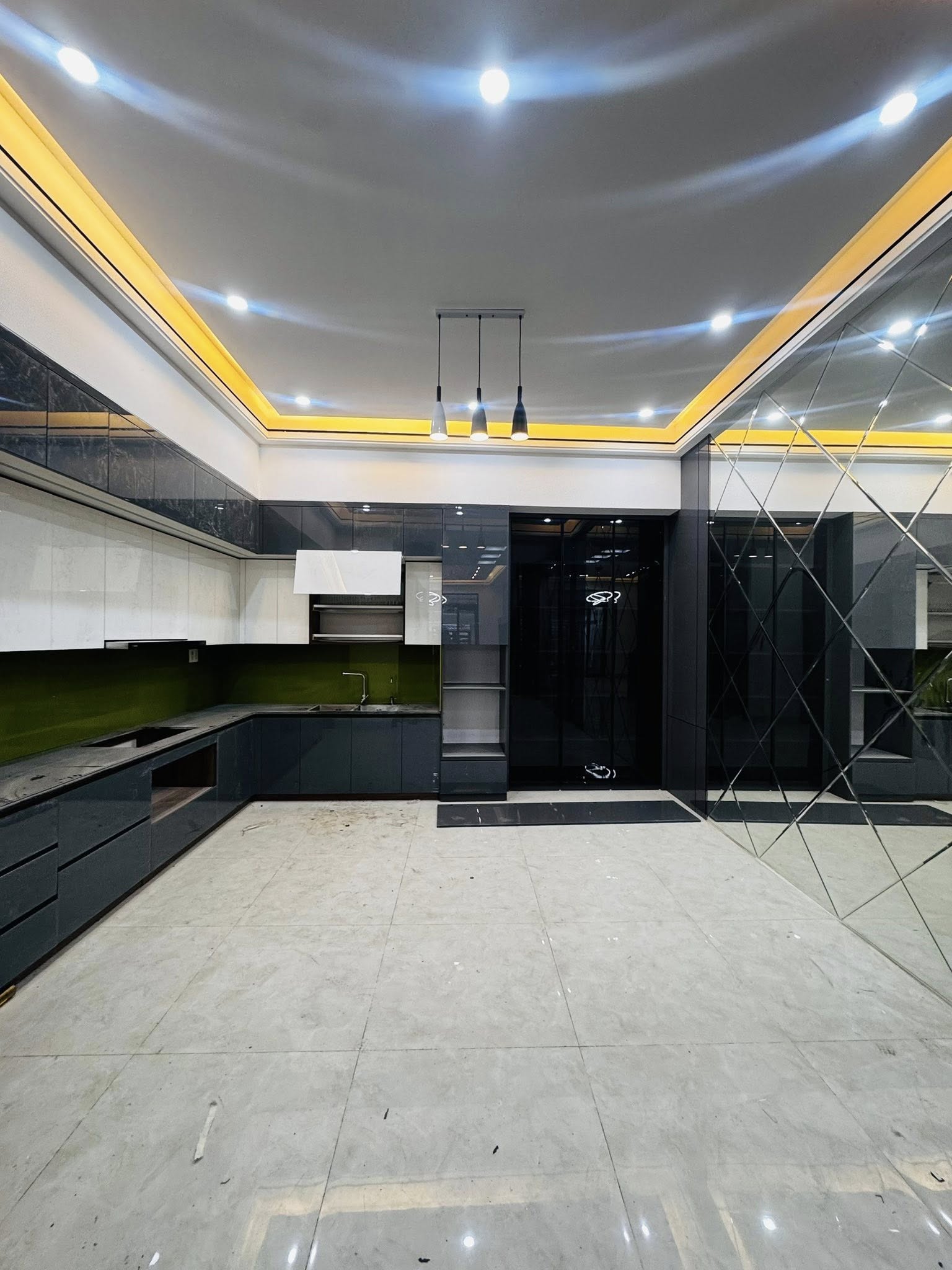 TRUNG TÂM LONG BIÊN 90M2 5T Ô TÔ TRÁNH, KINH DOANH, THANG MÁY - CHỈ 18 TỶ