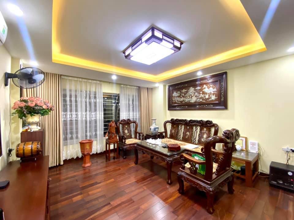 Bán nhà phố Văn Cao, Ba Đình, gần ô tô, ngõ thoáng rộng, dân xây, 38m, 5 tầng, 9.6 tỷ