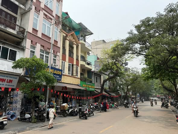 Phố Huế 140M2 Mặt Tiền 6.5M 110 Tỷ 1 Sổ 1 Chủ Vuông Xây Building cực đẹp