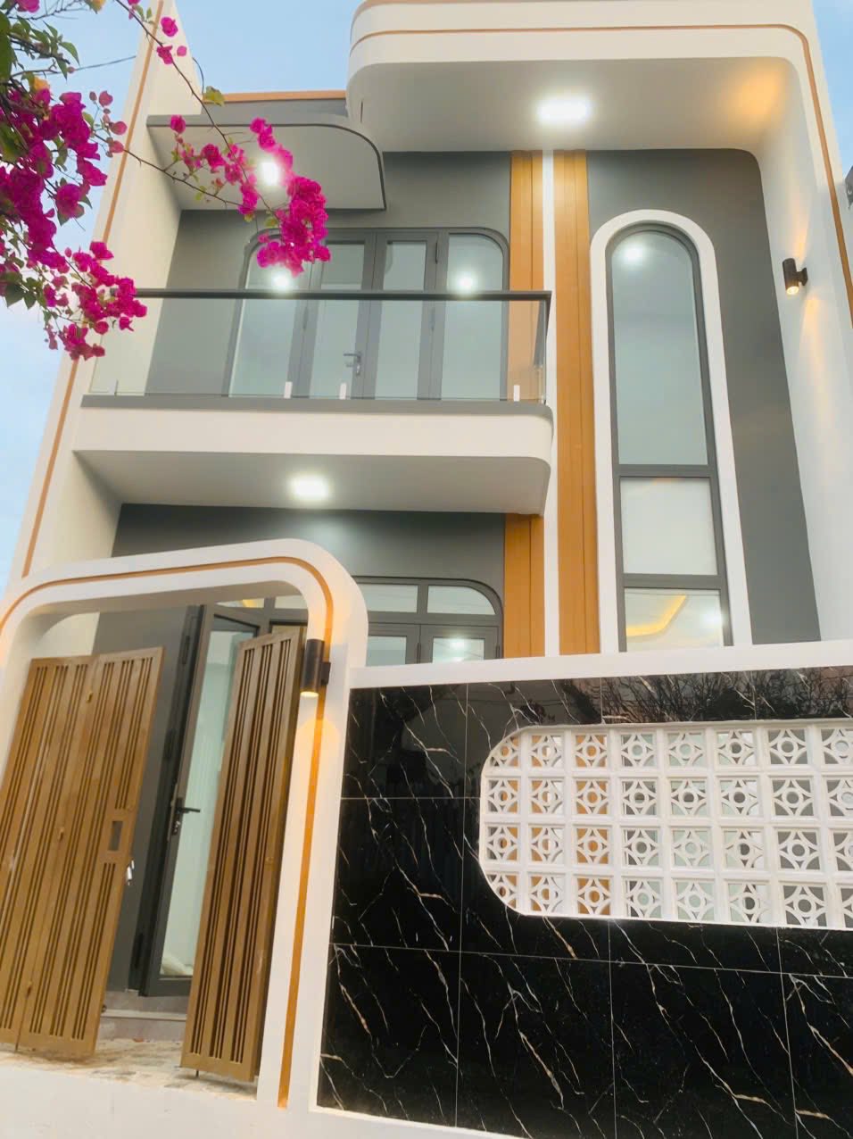 NHÀ MỚI ĐẸP – 3PN – VEN NHA TRANG – CHỈ 10 PHÚT VỀ TRUNG TÂM! Giá Bán : 1 tỷ 790