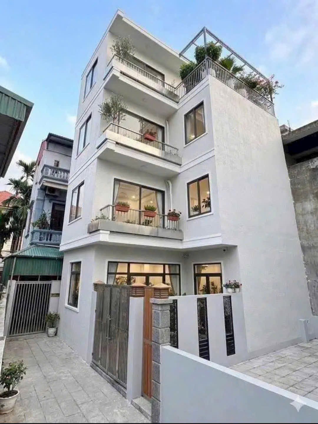 Đẹp- Bán nhà Thượng Thanh- Hàng xóm himlam-67m 4 tầng mặt tiền rộng gần oto- nhỉnh 8 tỷ(TL)