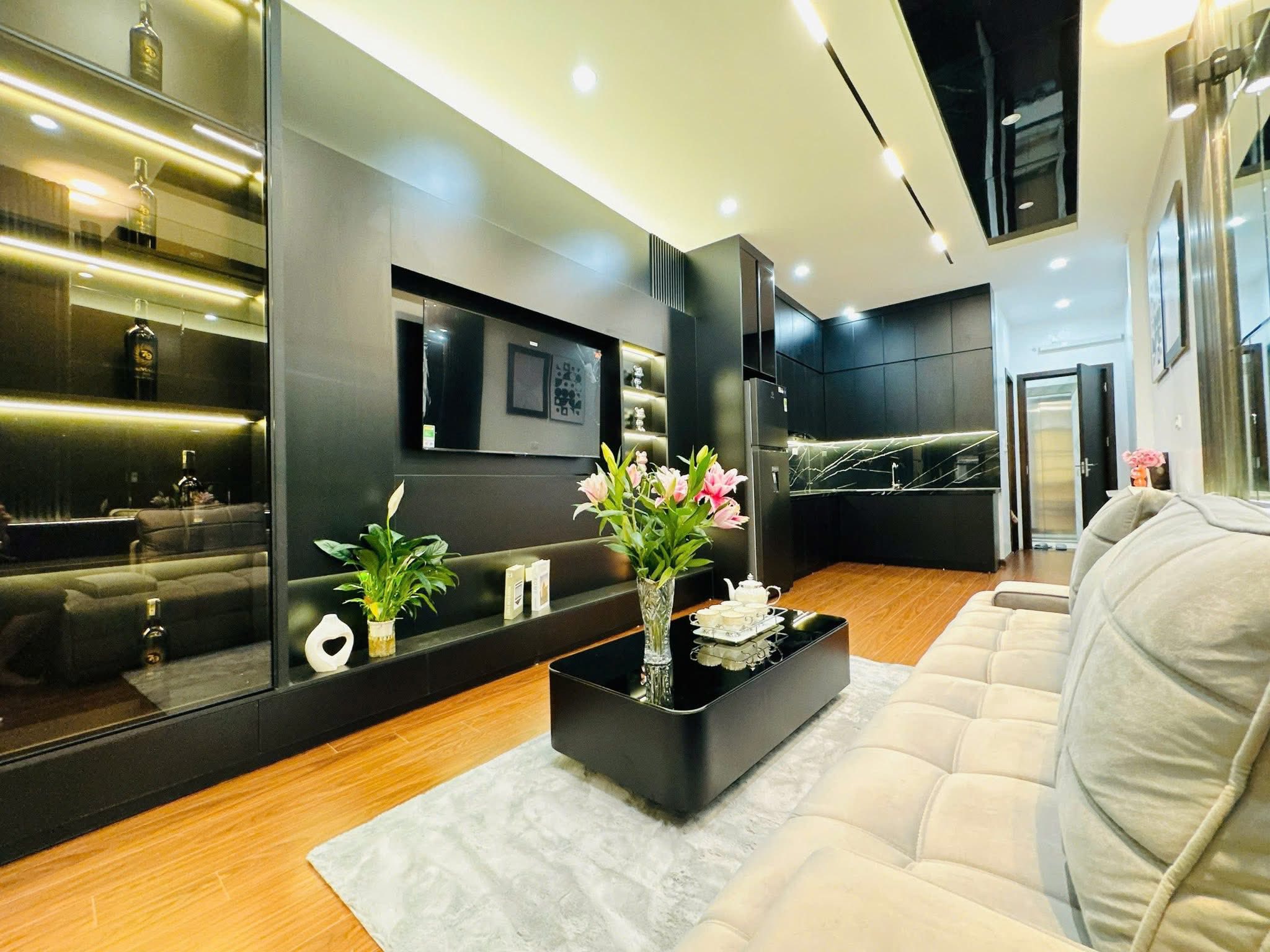 Bán nhà đẹp Dương Quảng Hàm,Cầu Giấy, kinh doanh đỉnh, nhỉnh 15 tỷ.