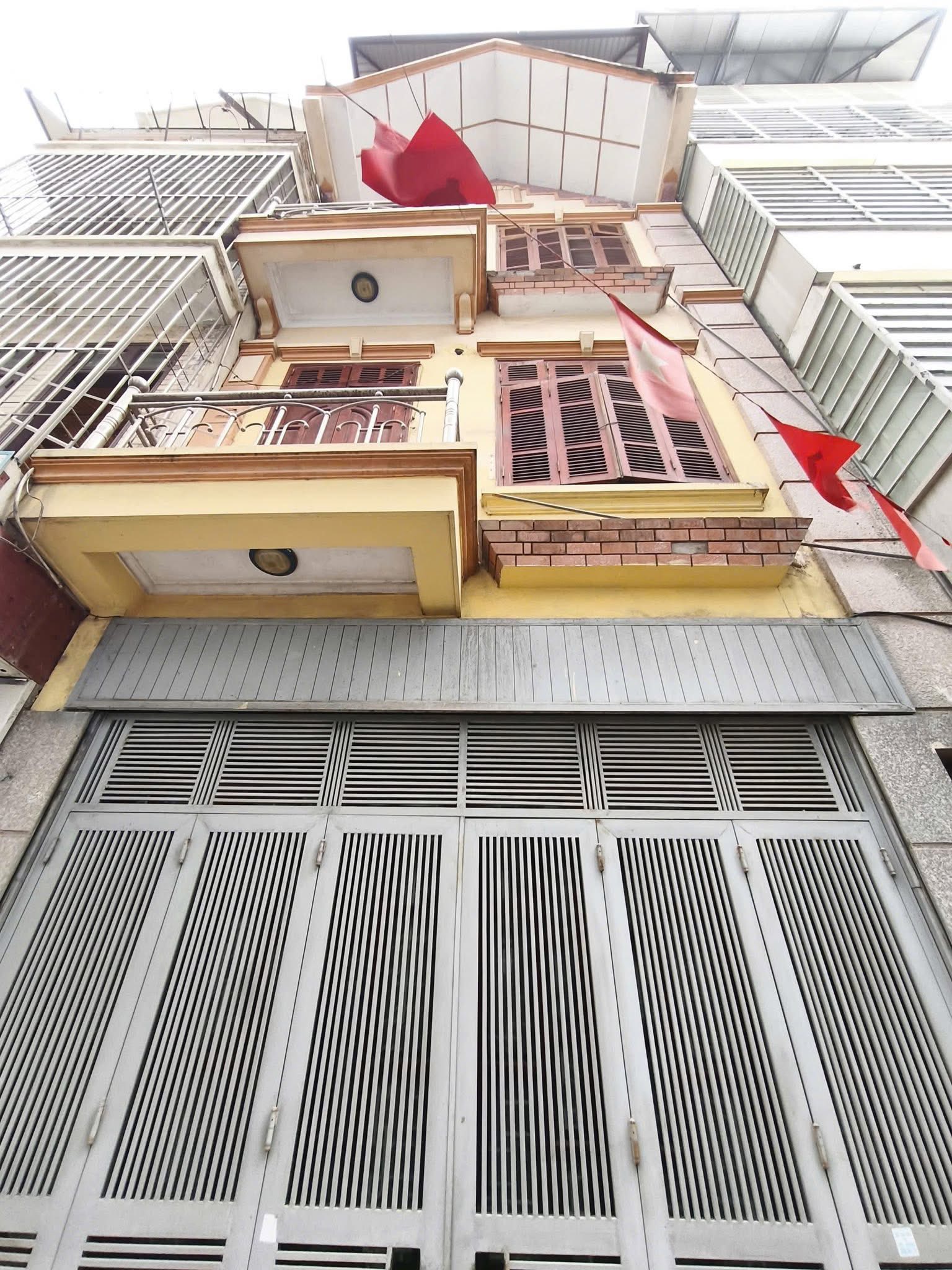 Bán nhà phố Giảng Võ, Đống Đa, dân xây, gần phố, kinh doanh, 40m, 5 tầng, 10.5 tỷ